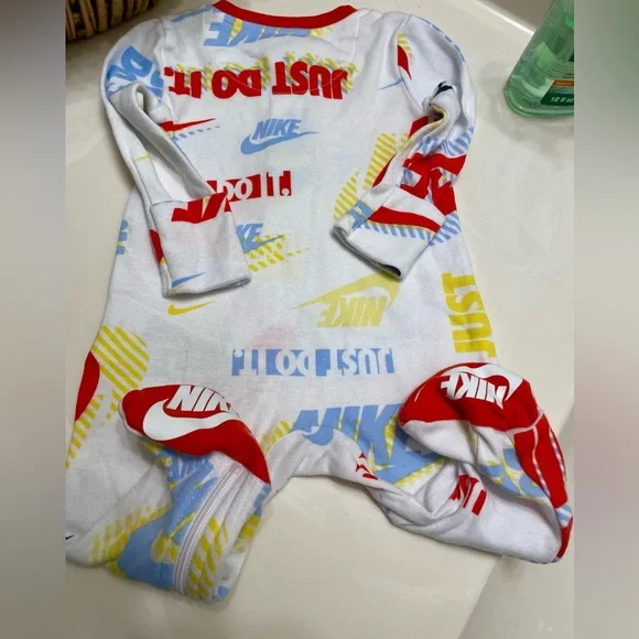 Nike Baby 3M Onesie Sleep and Play with Red Accents and close flap for hands New - Picture 10 of 12